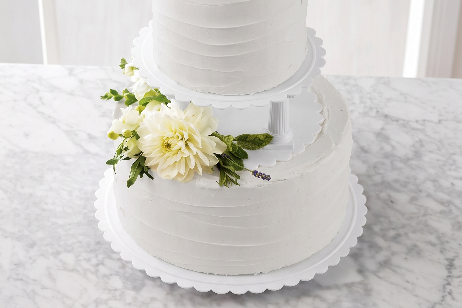Wilton Decorator Preferred Separator Plate, Sturdy Cake Stacking Plate for Tiered Cakes & Wedding Cakes, 10 in, White