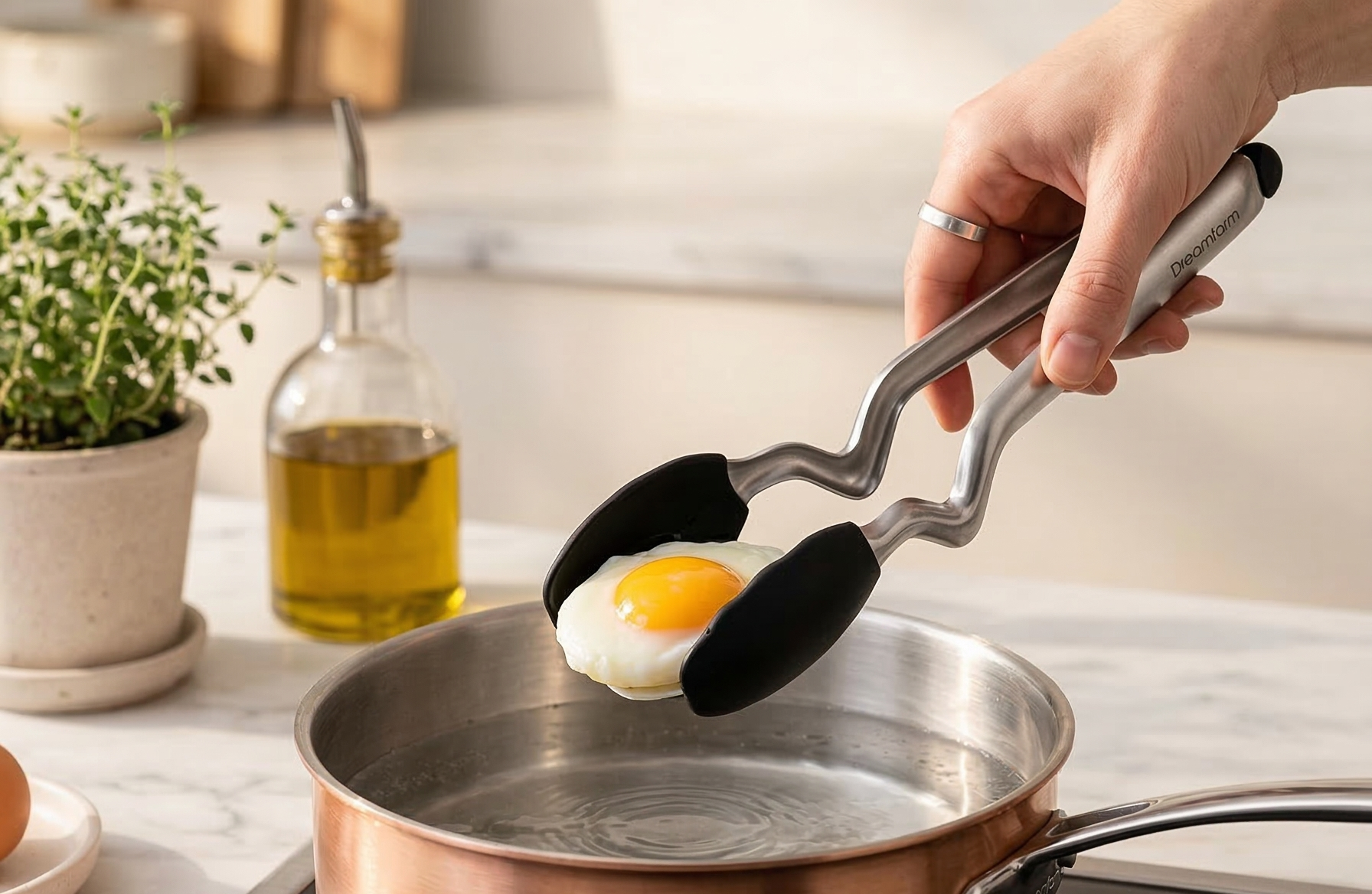 Dreamfarm Clongs Grippy Silicone & Stainless Steel Kitchen Cooking Tongs with Click-Lock Open & Close - 9" Black