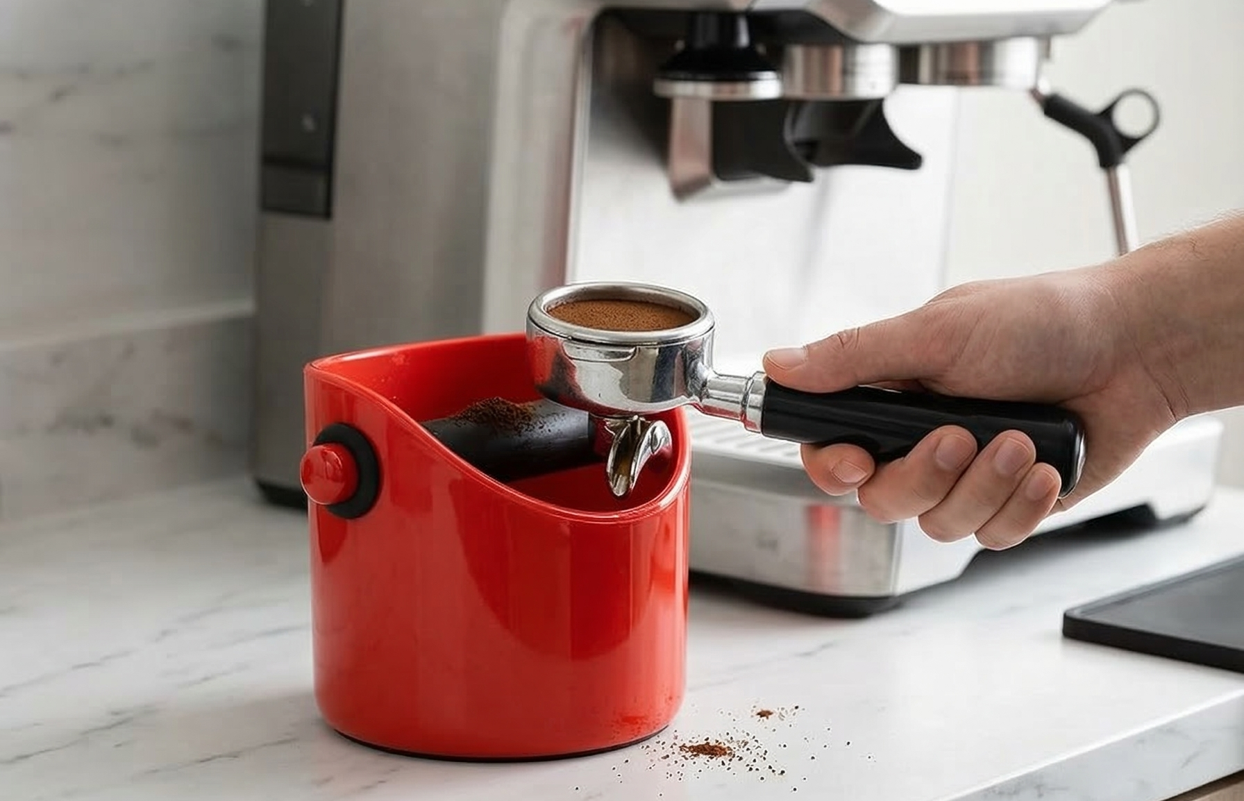 Dreamfarm Grindenstèin Sturdy, Compact, Modern Space-Saving Espresso Coffee Grind Knock Box - Red